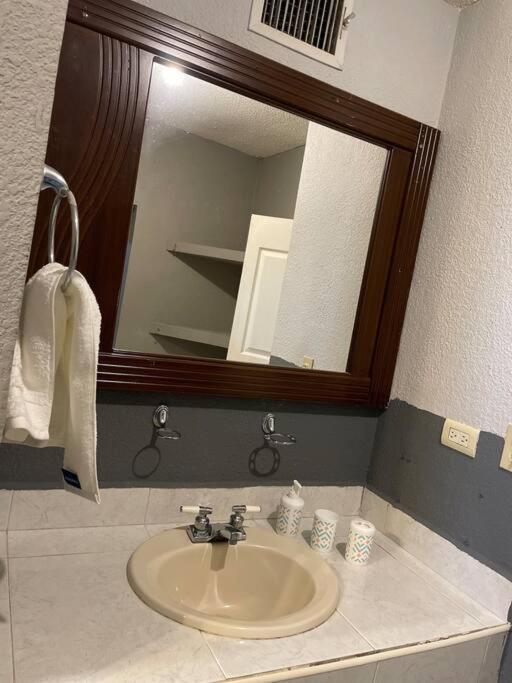 Casa Granada Cercana A Consulado Y Aeropuerto. Ciudad Juárez Eksteriør bilde